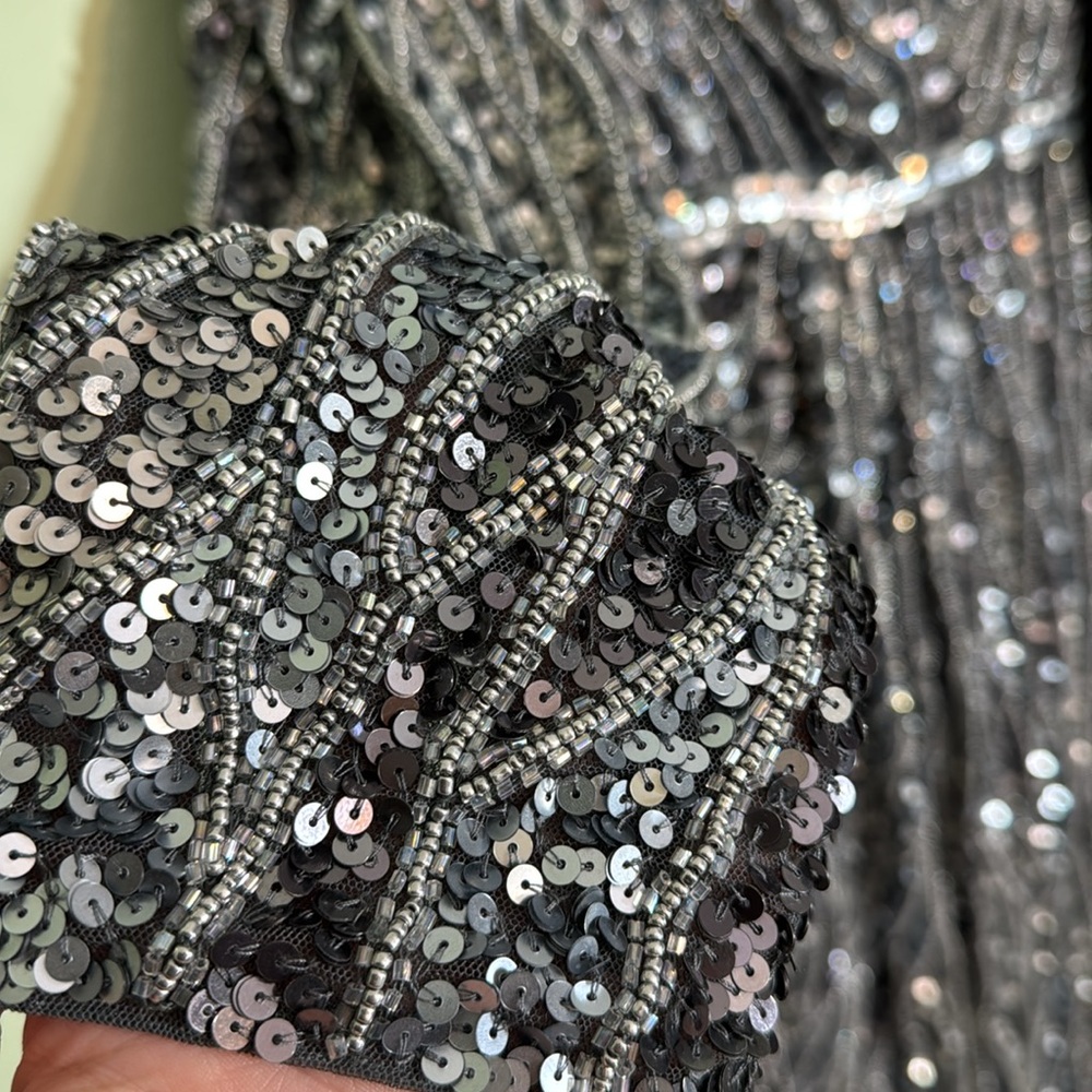 MAC DUGGAL sz 12 silver
Long Sleeve V Neck Beaded Cocktail Dress - Picture 6 of 15